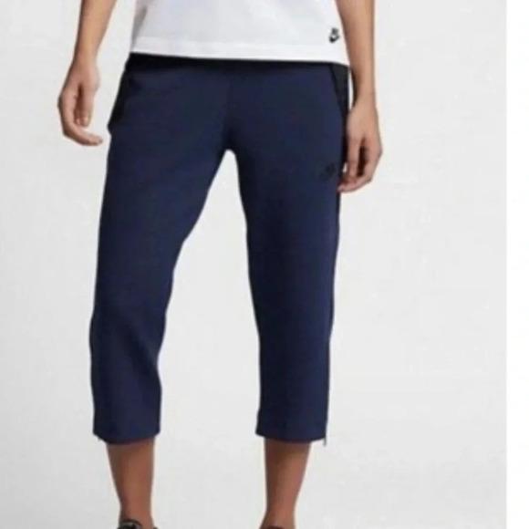 Nike Sportswear Tech Fleece Sneaker 3/4 crop pants joggers women’s size Small - Picture 3 of 13